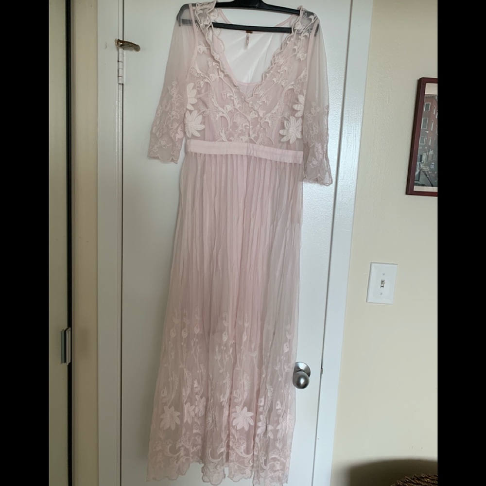 Midi lace dress